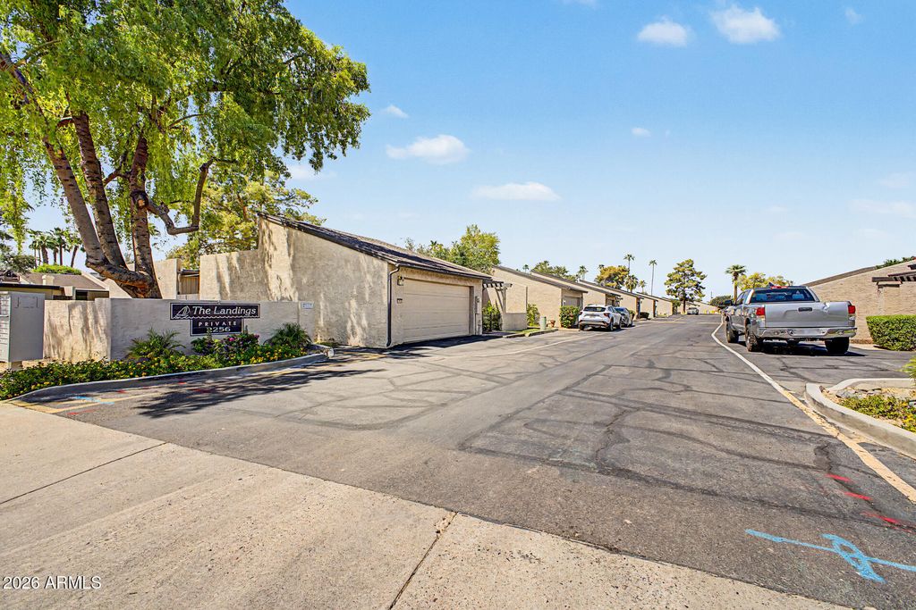 2256 W LINDNER Avenue 27, Mesa, AZ 85202 — exterior
