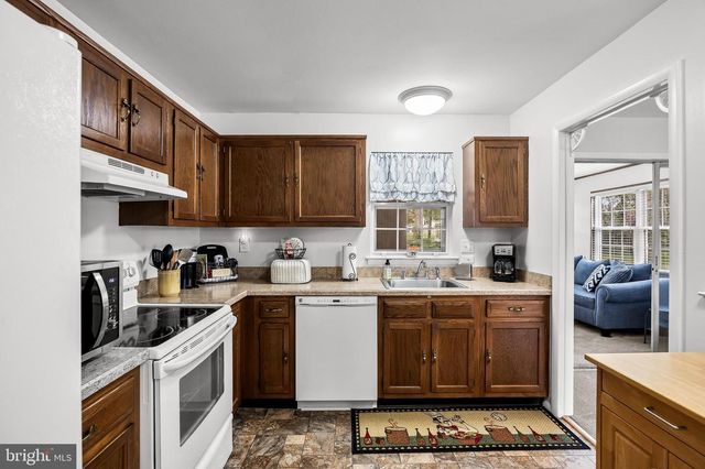 16 ANDOVER CT, Southampton, NJ 08088
