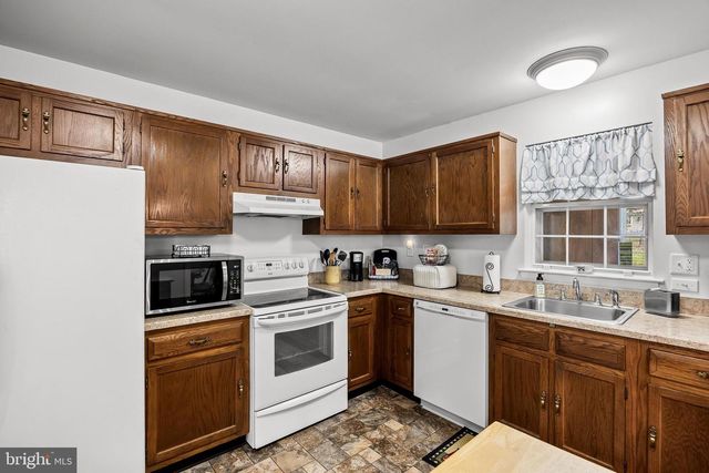 16 ANDOVER CT, Southampton, NJ 08088
