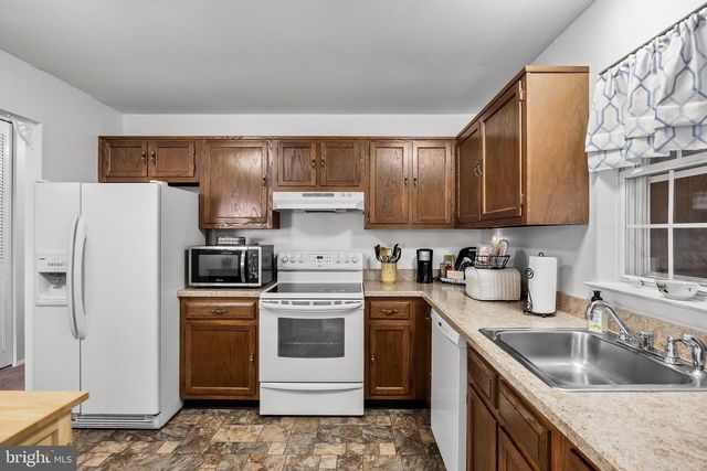 16 ANDOVER CT, Southampton, NJ 08088