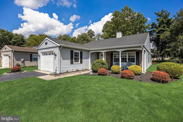 16 ANDOVER CT, Southampton, NJ 08088