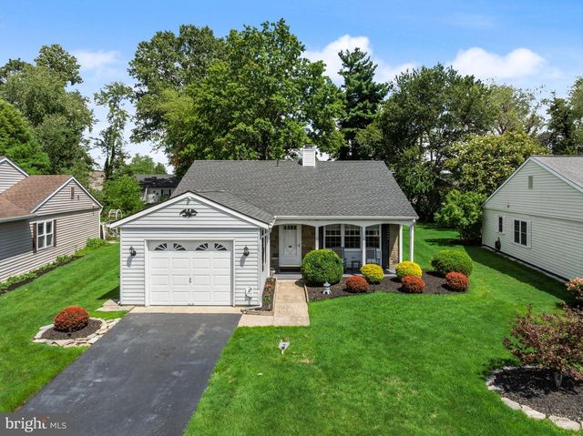 16 ANDOVER CT, Southampton, NJ 08088