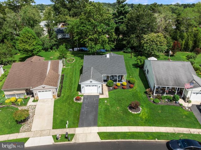 16 ANDOVER CT, Southampton, NJ 08088