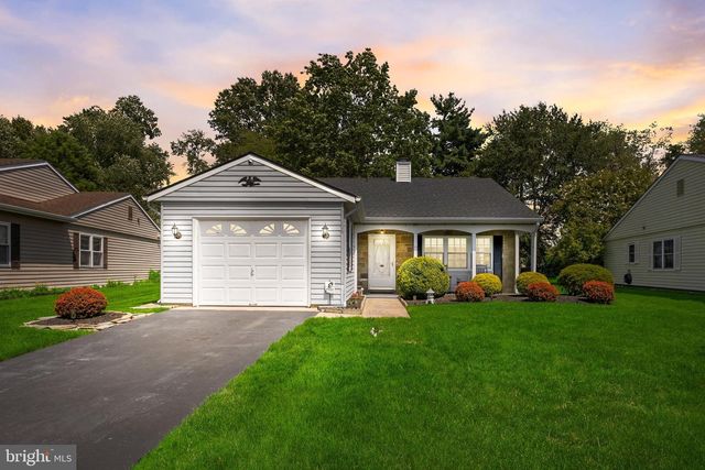 16 ANDOVER CT, Southampton, NJ 08088