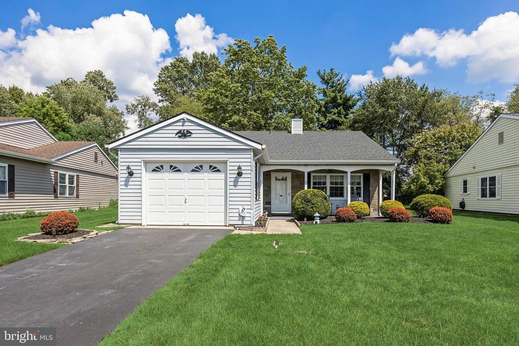 16 ANDOVER CT, Southampton, NJ 08088