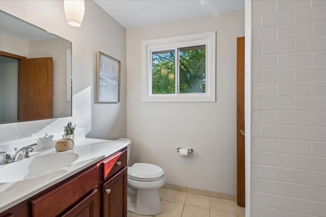 921 Bartlett Terrace, Libertyville, IL 60048