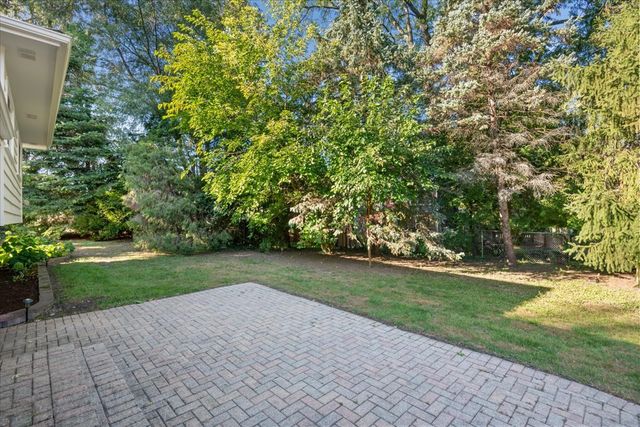 921 Bartlett Terrace, Libertyville, IL 60048