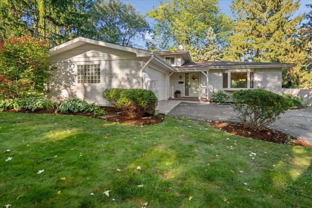 921 Bartlett Terrace, Libertyville, IL 60048
