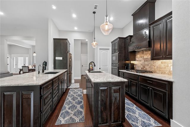 1801 N Candleshoe Drive, Fayetteville, AR 72701