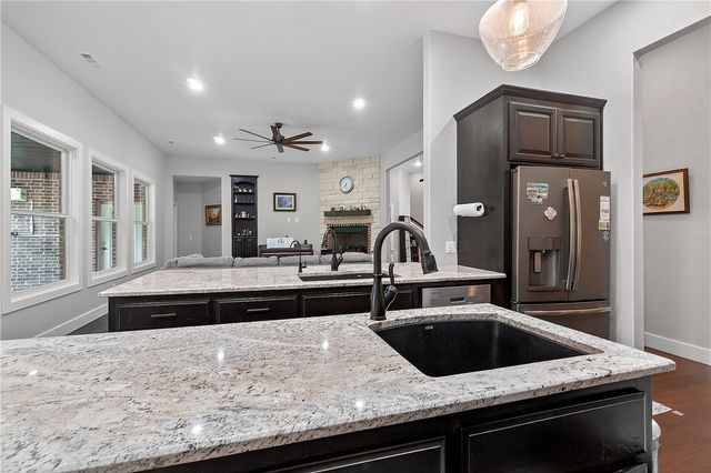 1801 N Candleshoe Drive, Fayetteville, AR 72701