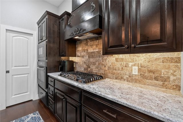 1801 N Candleshoe Drive, Fayetteville, AR 72701