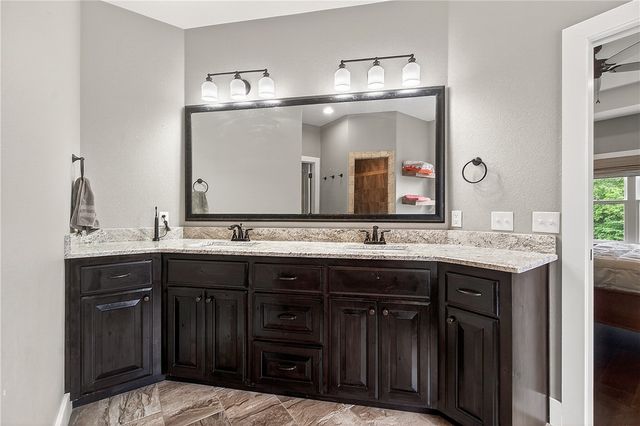 1801 N Candleshoe Drive, Fayetteville, AR 72701