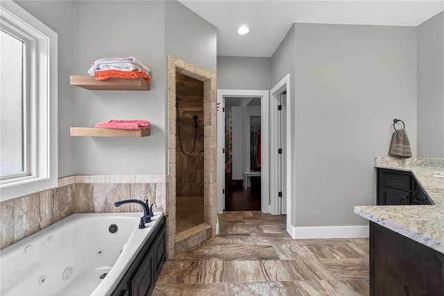 1801 N Candleshoe Drive, Fayetteville, AR 72701