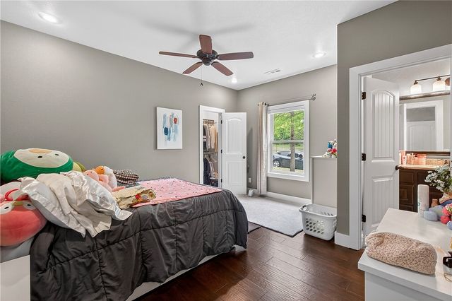 1801 N Candleshoe Drive, Fayetteville, AR 72701