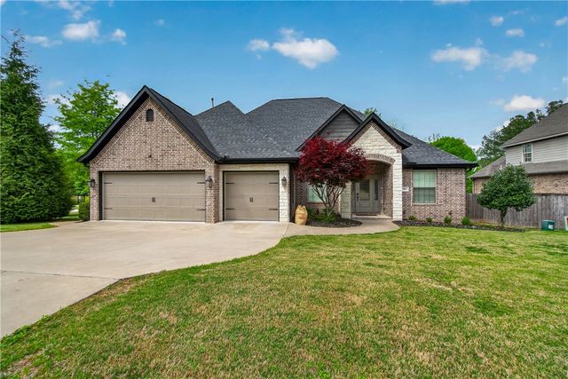 1801 N Candleshoe Drive, Fayetteville, AR 72701