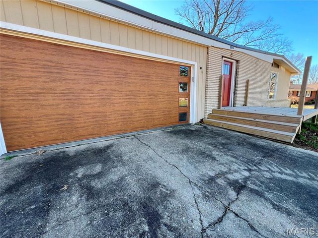 1029 N Woodland Drive, Dexter, MO 63841