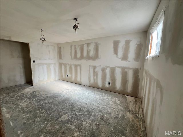 1029 N Woodland Drive, Dexter, MO 63841