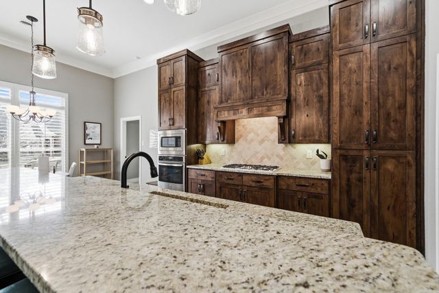 205 Lake Valley Drive, Maumelle, AR 72113