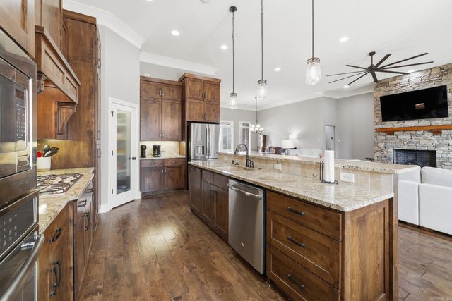 205 Lake Valley Drive, Maumelle, AR 72113