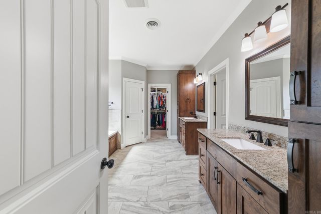 205 Lake Valley Drive, Maumelle, AR 72113