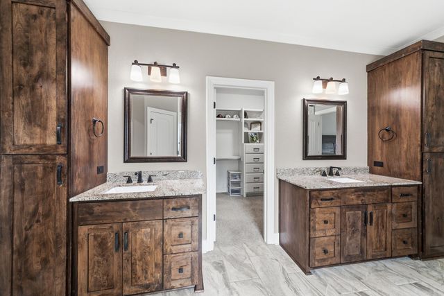 205 Lake Valley Drive, Maumelle, AR 72113