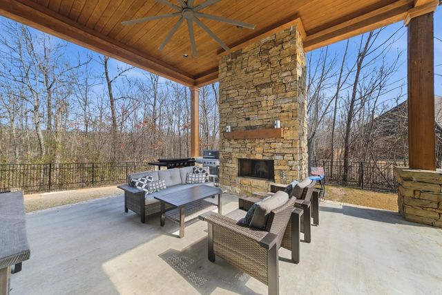 205 Lake Valley Drive, Maumelle, AR 72113