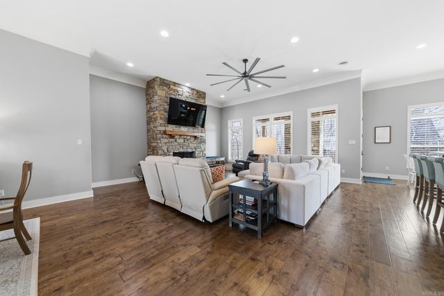 205 Lake Valley Drive, Maumelle, AR 72113