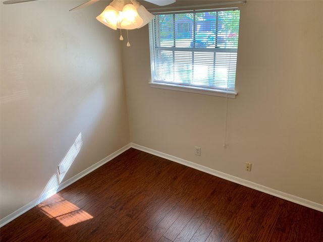 400 Tilbury LN, Austin, TX 78745