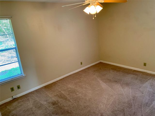 400 Tilbury LN, Austin, TX 78745