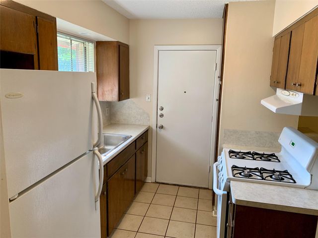 400 Tilbury LN, Austin, TX 78745