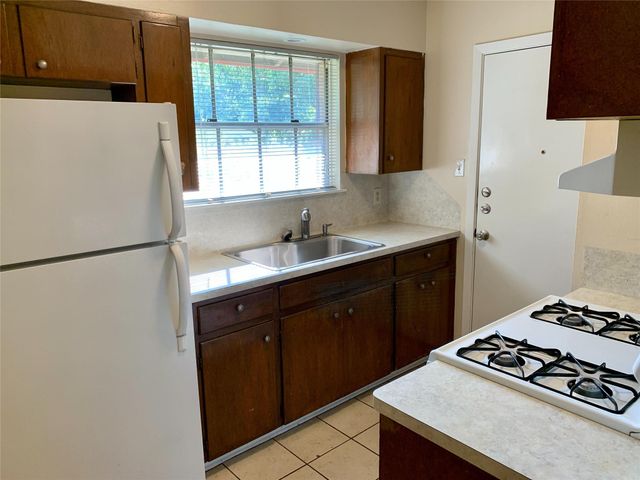 400 Tilbury LN, Austin, TX 78745