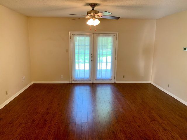 400 Tilbury LN, Austin, TX 78745