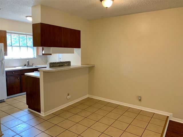 400 Tilbury LN, Austin, TX 78745