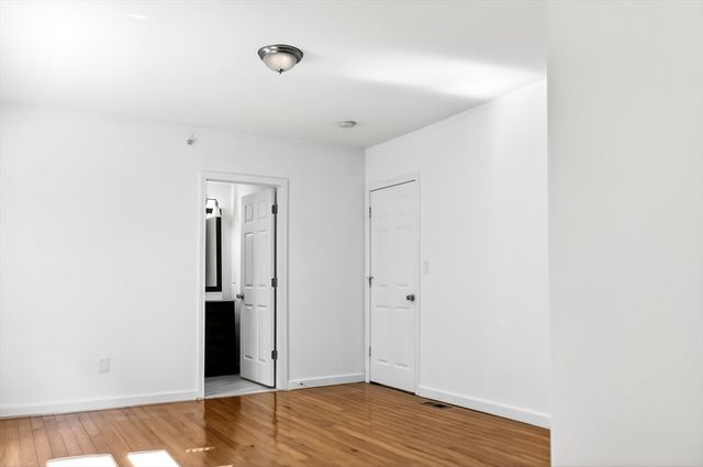 247 Pilgrim Ave 1, Worcester, MA 01604