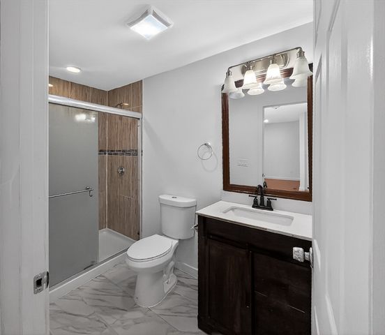 247 Pilgrim Ave 1, Worcester, MA 01604