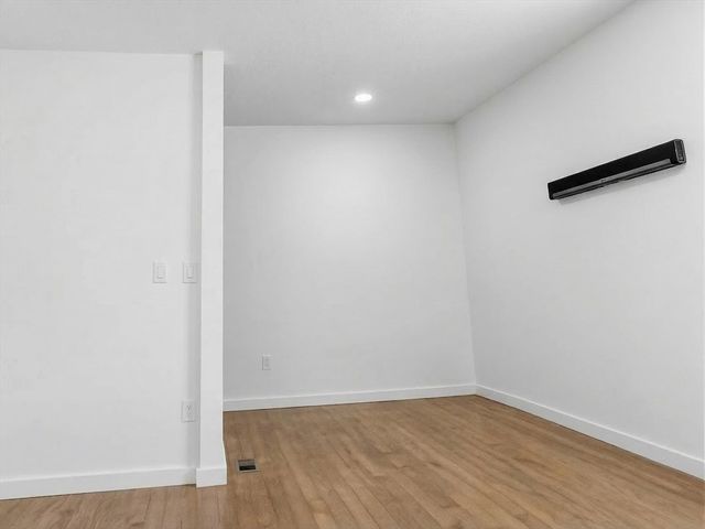 247 Pilgrim Ave 1, Worcester, MA 01604