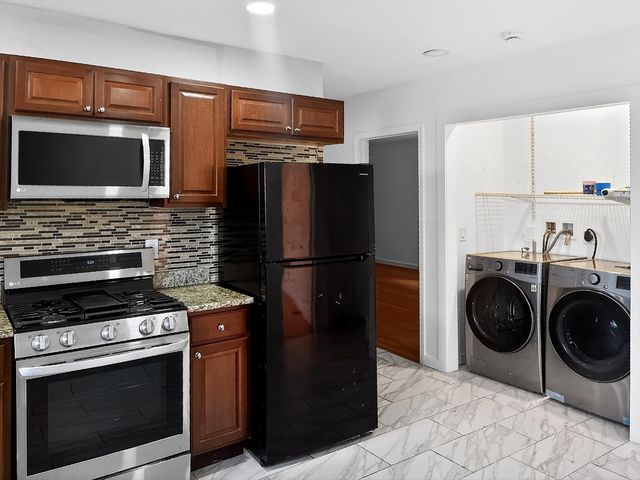 247 Pilgrim Ave 1, Worcester, MA 01604