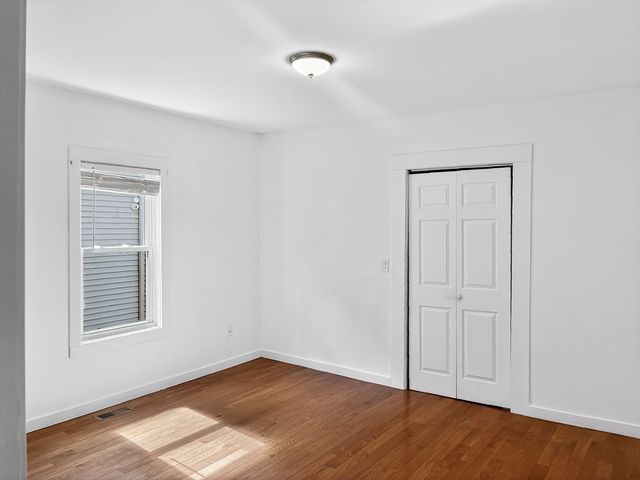 247 Pilgrim Ave 1, Worcester, MA 01604