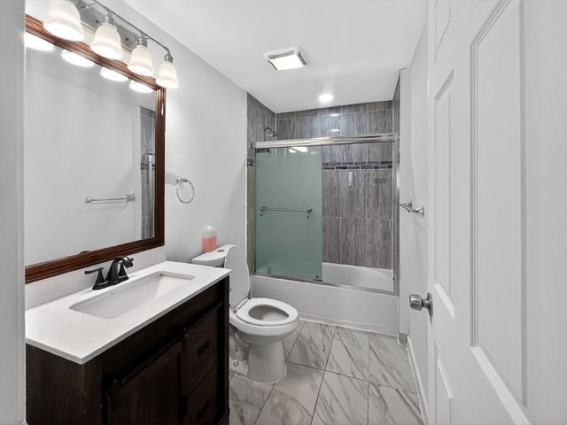 247 Pilgrim Ave 1, Worcester, MA 01604