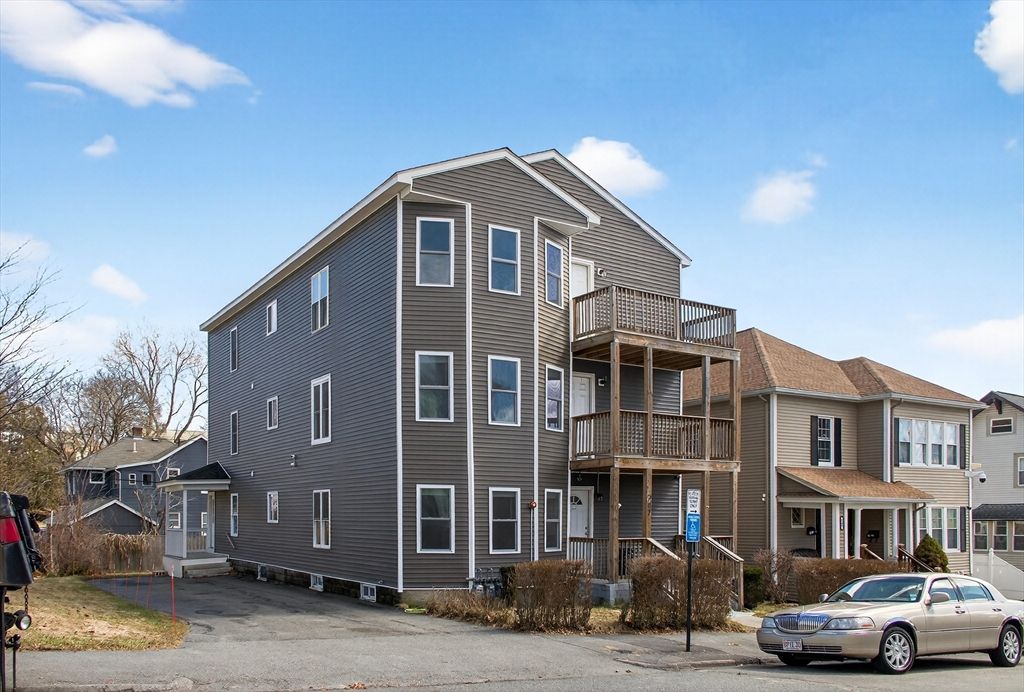 247 Pilgrim Ave 1, Worcester, MA 01604