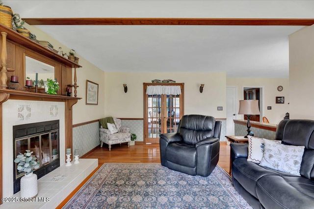 10 Iroquois Drive, Queensbury, NY 12804