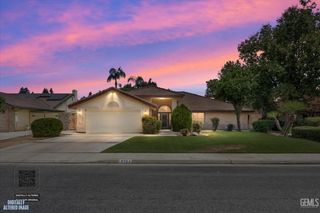 8704 Bridlewood Lane, Bakersfield, CA 93311