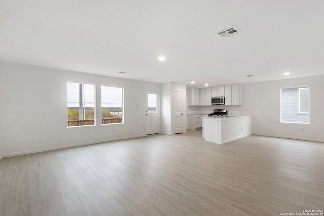 9203 Kinsel Park, Converse, TX 78109