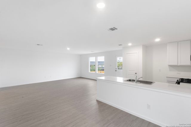 9203 Kinsel Park, Converse, TX 78109