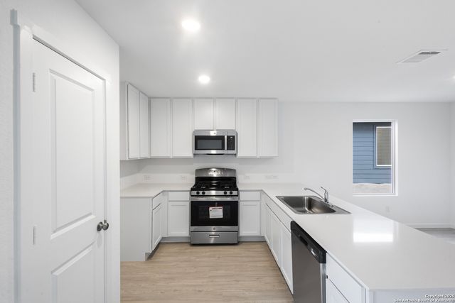 9203 Kinsel Park, Converse, TX 78109