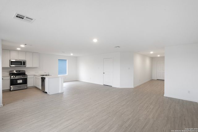 9203 Kinsel Park, Converse, TX 78109