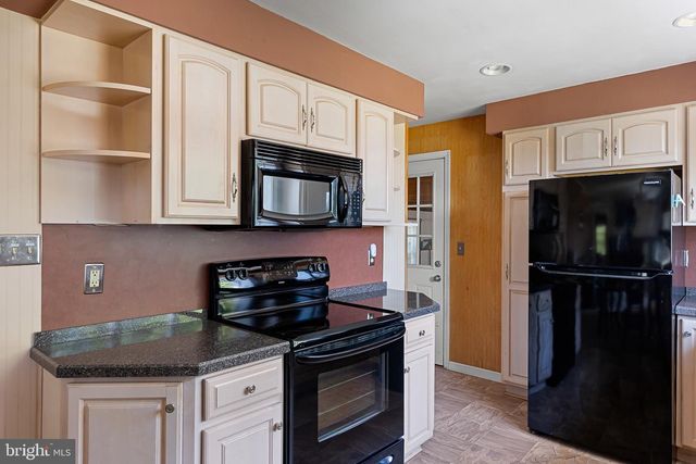 27 WEDGEWOOD RD, Newark, DE 19711