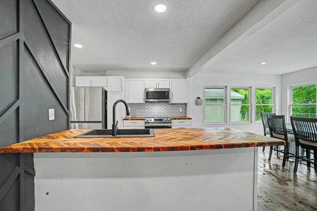 3674 Mcknight Road N, White Bear Lake, MN 55110