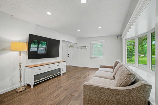 3674 Mcknight Road N, White Bear Lake, MN 55110