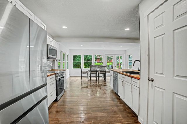 3674 Mcknight Road N, White Bear Lake, MN 55110